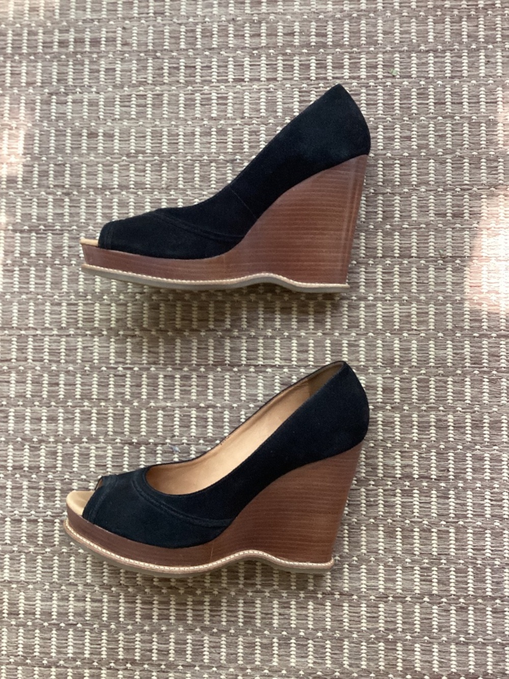 KORS Michael Kors Black Suede Peeptoe Wedge size 8 Excellent Condition